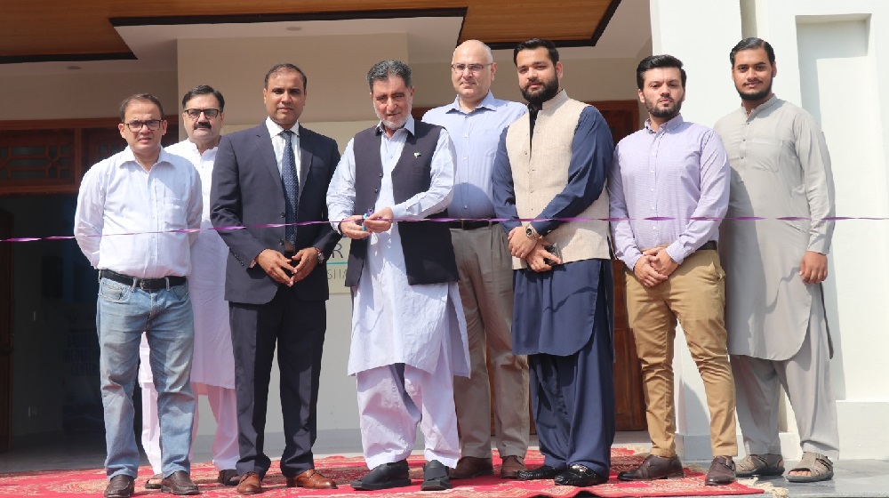 The Vice Chancellor Prof. Dr. Muhammad Naeem Qazi is cutting the blue ribbon at the re-launch ceremony of the Business Incubation Centre.